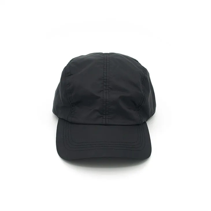 Svarte polyester caps